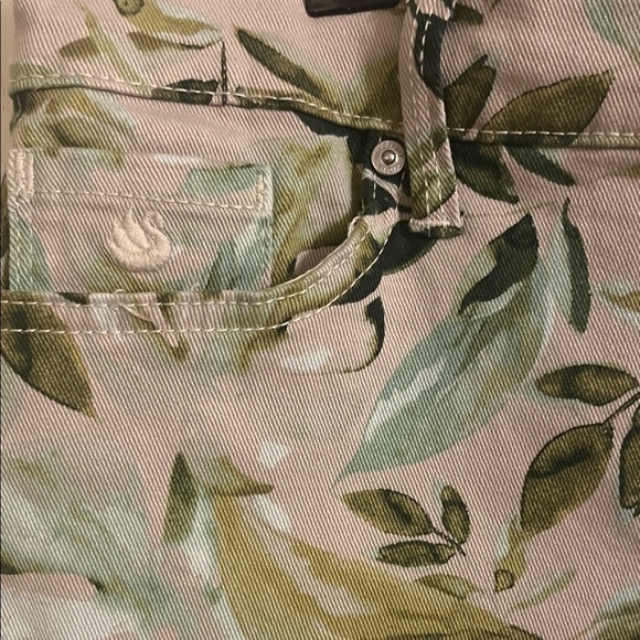 Gloria Vanderbilt Women's Size 10 Floral Print Capri Pants Beige Green - Picture 4 of 6